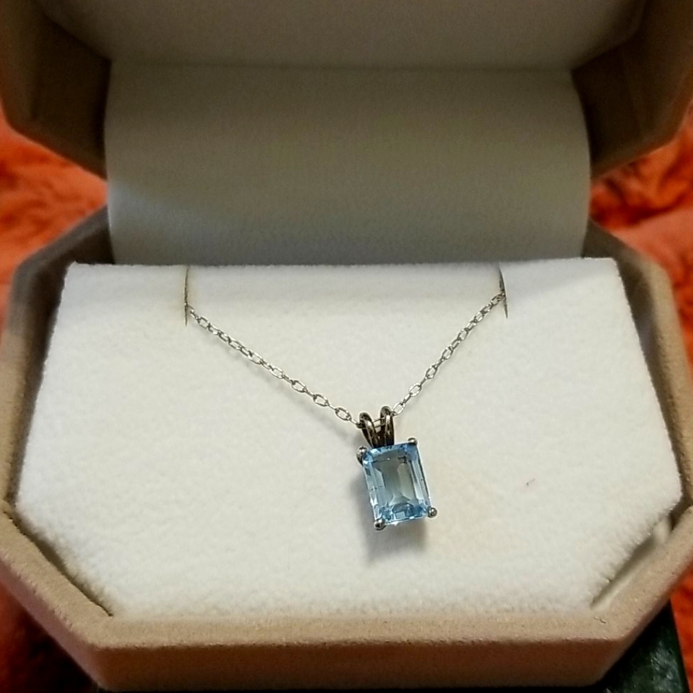 Aquamarine pendant on silver chain